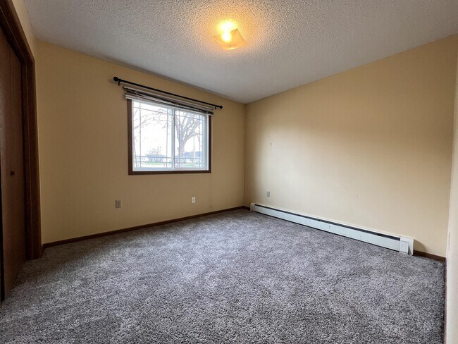 Building Photo - 4620 Vasey Ave