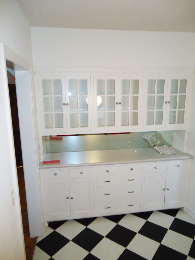 Building Photo - 205 W Minnehaha Pky