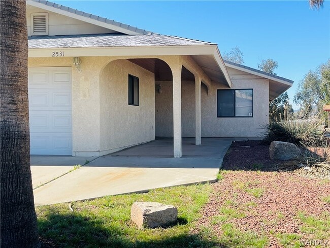 Building Photo - 2531 Country Club Dr