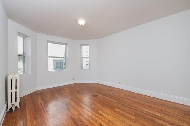 Building Photo - 49 Worthington St