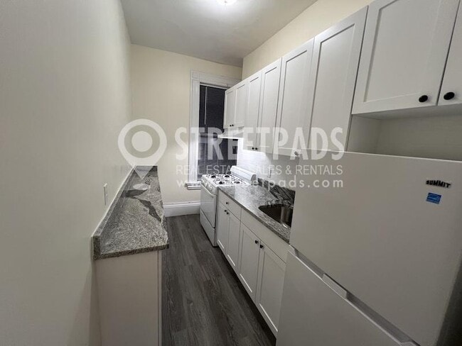 Building Photo - 1 bedroom in Cambridge MA 02138