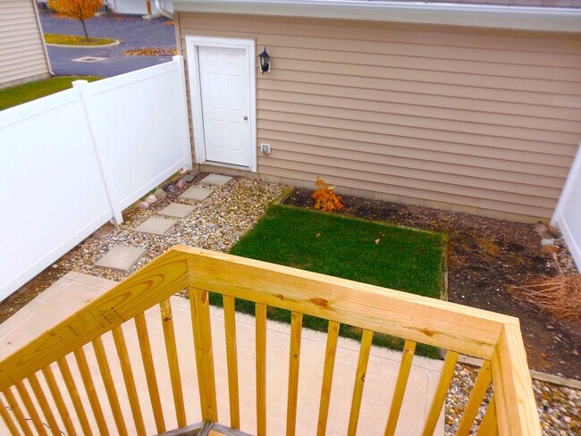 Foto del edificio - Two Bedroom Dublin Condo Rental at Hayden ...