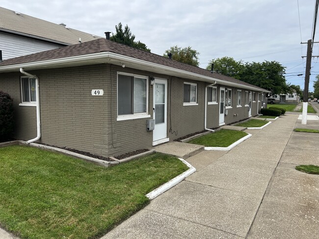 Building Photo - 49 Hill St Building Photo - 49 Hill St