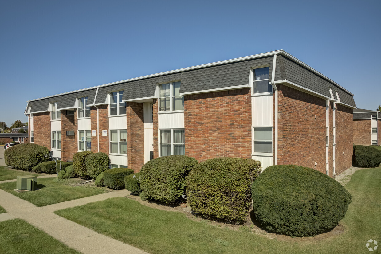 Primary Photo - LA COLONNADE APARTMENTS