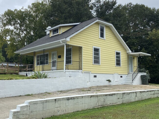 Building Photo - 237 Scruggs St
