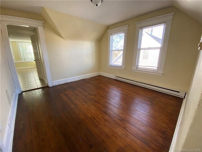 Foto del edificio - 377 Huntington Rd