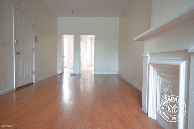 Building Photo - 2 br, 1 bath Apartment - 556 Hancock St