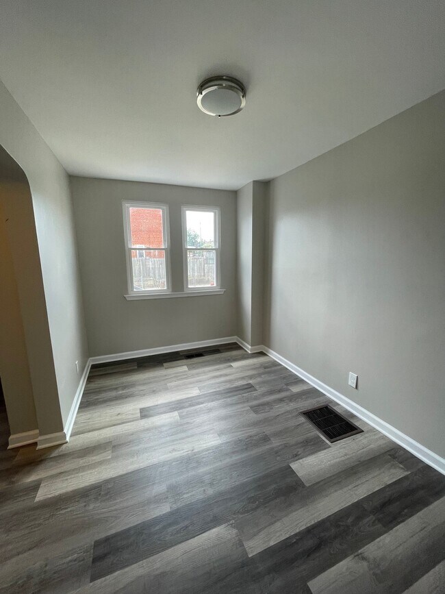 Foto del edificio - 332 Endsleigh Ave