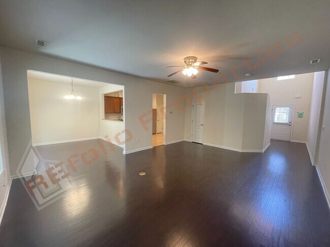 Foto del edificio - Great Location!! Beautiful 3 Bedroom 2 Car...