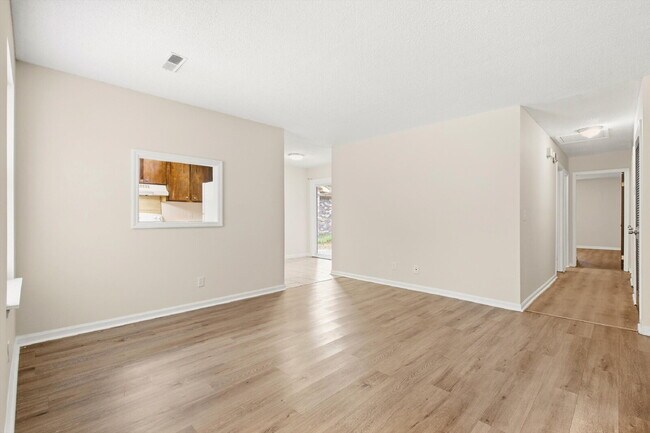 Foto del edificio - 346 Dorchester Manor Blvd