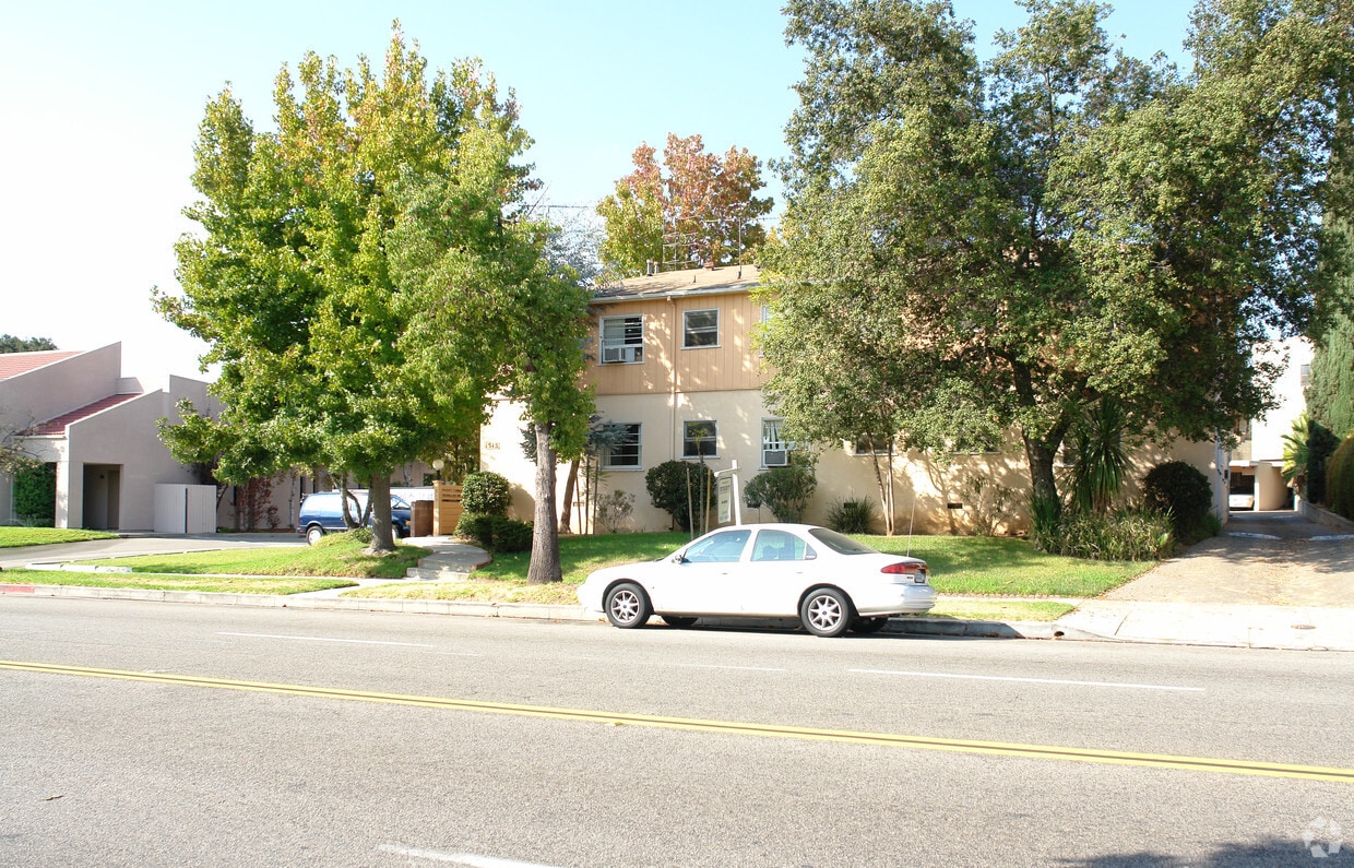 Primary Photo - 1515 E Broadway