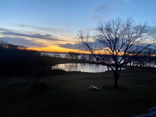 Foto del edificio - 4322 Duck Pond Ln