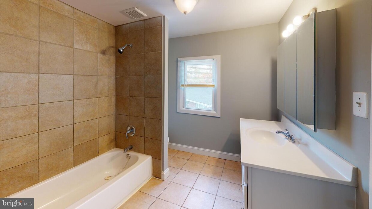 Foto principal - 6312 Mansion Blvd