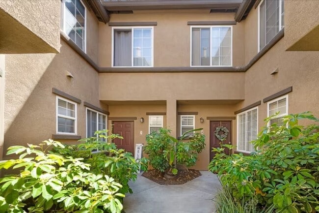 Foto del edificio - 3 bedrooms 2.5 baths townhouse in South San Diego