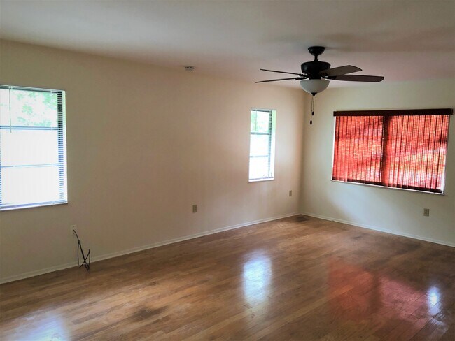 Foto del edificio - 2387 Datura St