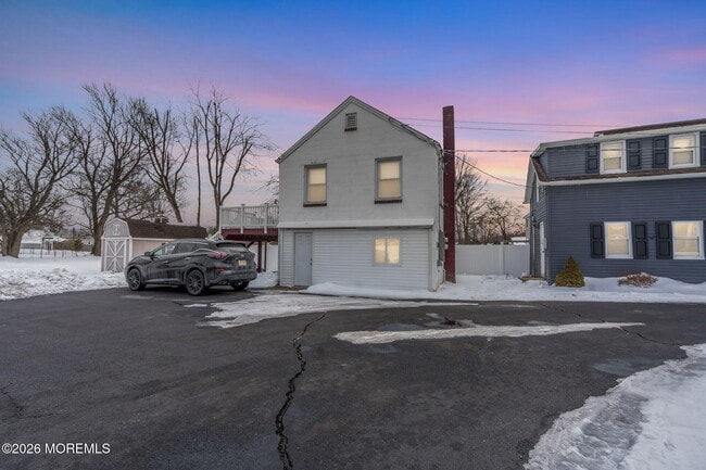 Building Photo - 12 Main St