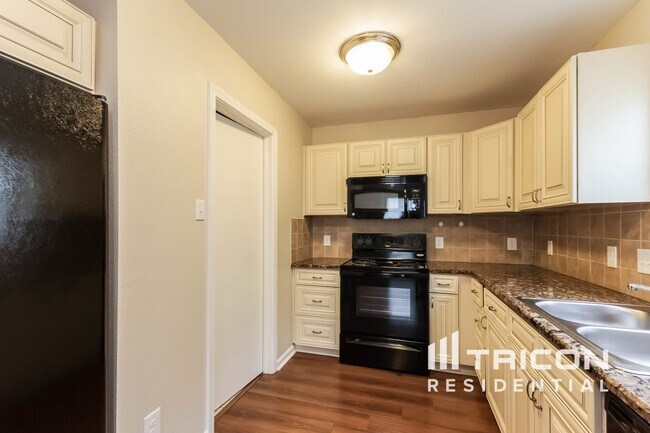 Building Photo - 2624 Stream Bank Dr