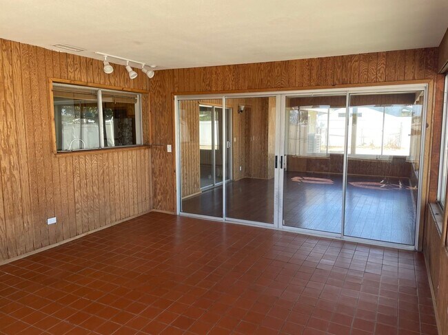 Building Photo - 4231 Valley View Ave