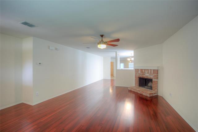 Foto del edificio - 1305 Red River Ln