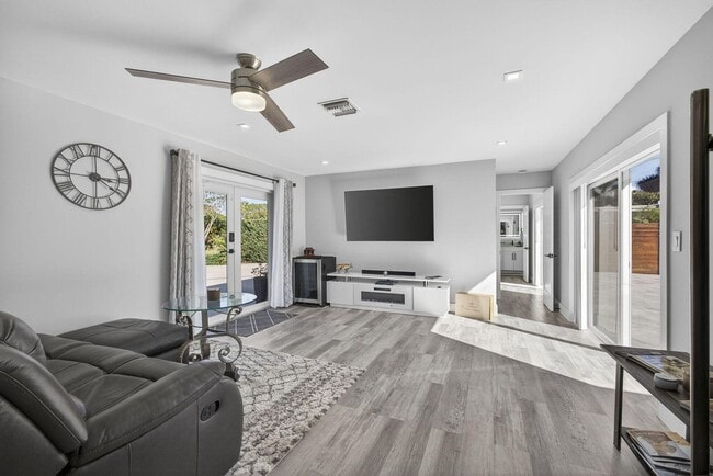 Foto del edificio - 2388 S Wallen Dr