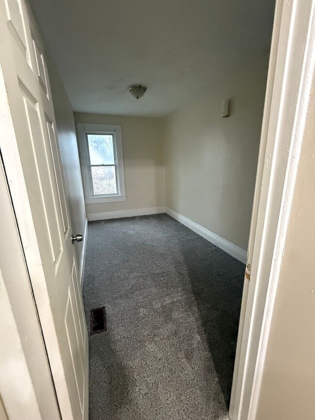 Building Photo - 60 Lime St