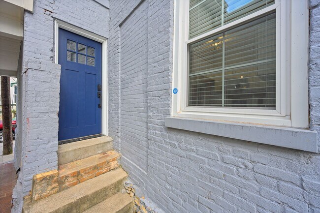 Building Photo - Mainstrasse Rental!