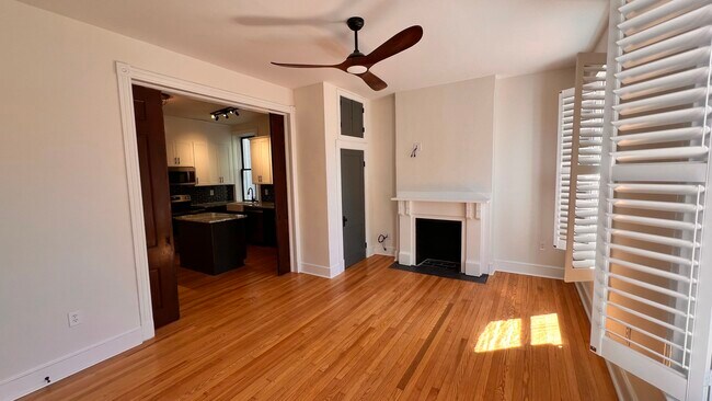 Sala de estar - 105 E Church St