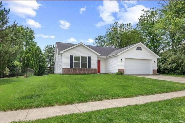 Building Photo - Charming 3BR Home with Sunroom Near Purdue University
