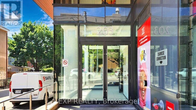 Building Photo - 203-1203 College St