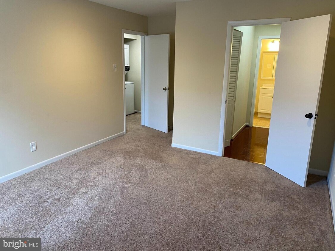 Primary Photo - 10122 Campus Way S
