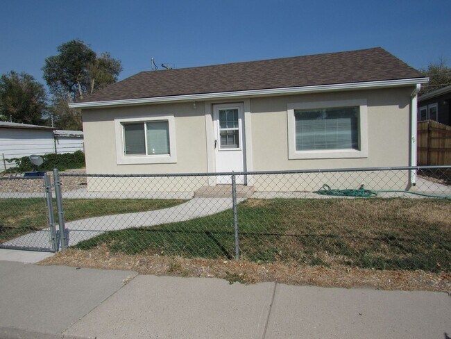 Building Photo - 741 N Lincoln St