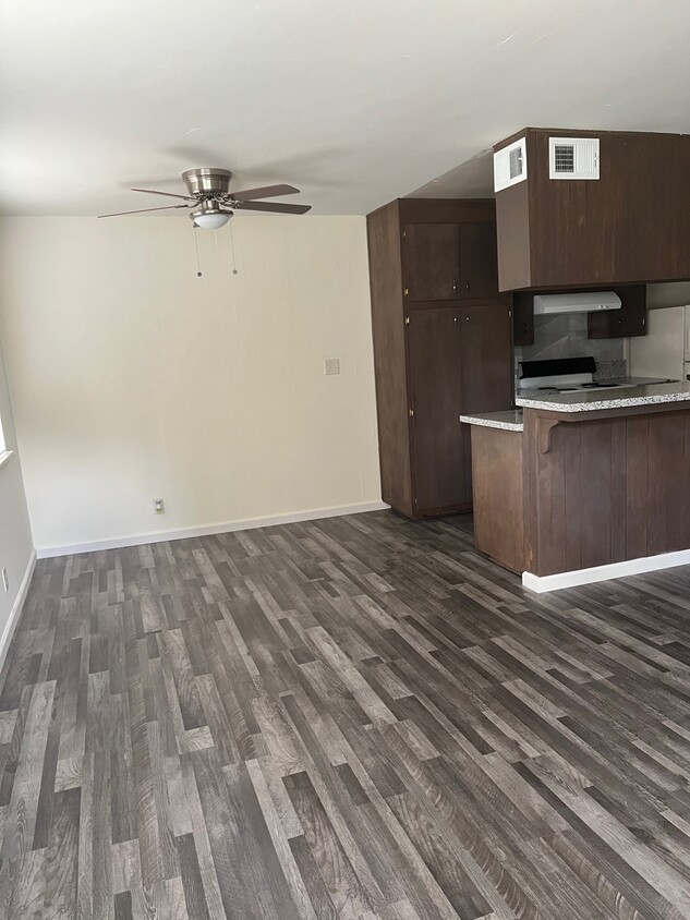 Foto principal - 7464 Franklin Blvd