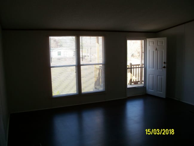 Foto del edificio - 387 Deanne Ln