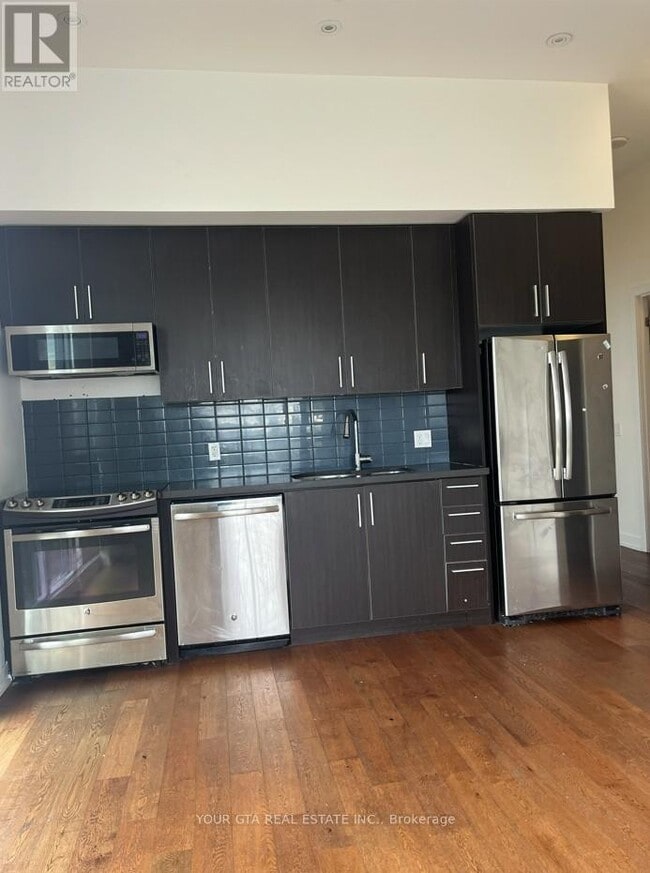 Building Photo - 2212 Lake Shore Blvd W