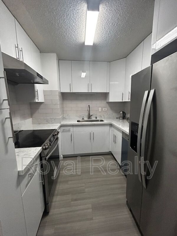 Building Photo - 731 Amana St