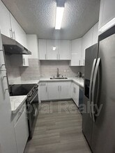 Building Photo - 731 Amana St