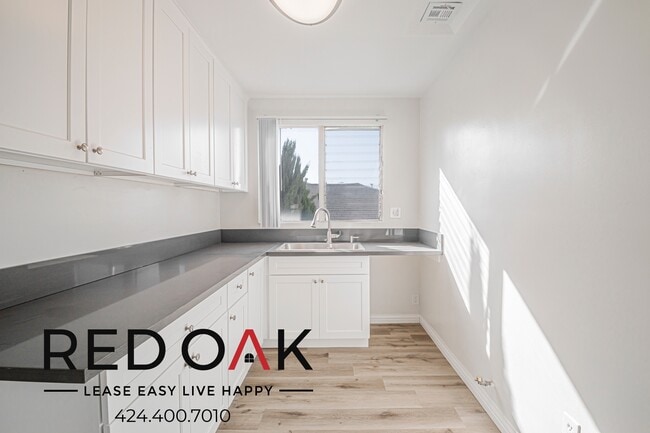 Building Photo - 1327 Laurel Ave