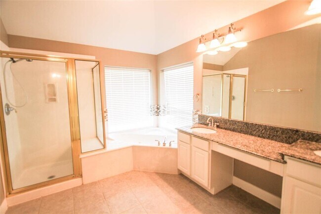 Foto del edificio - 6006 Briar Hill Ct
