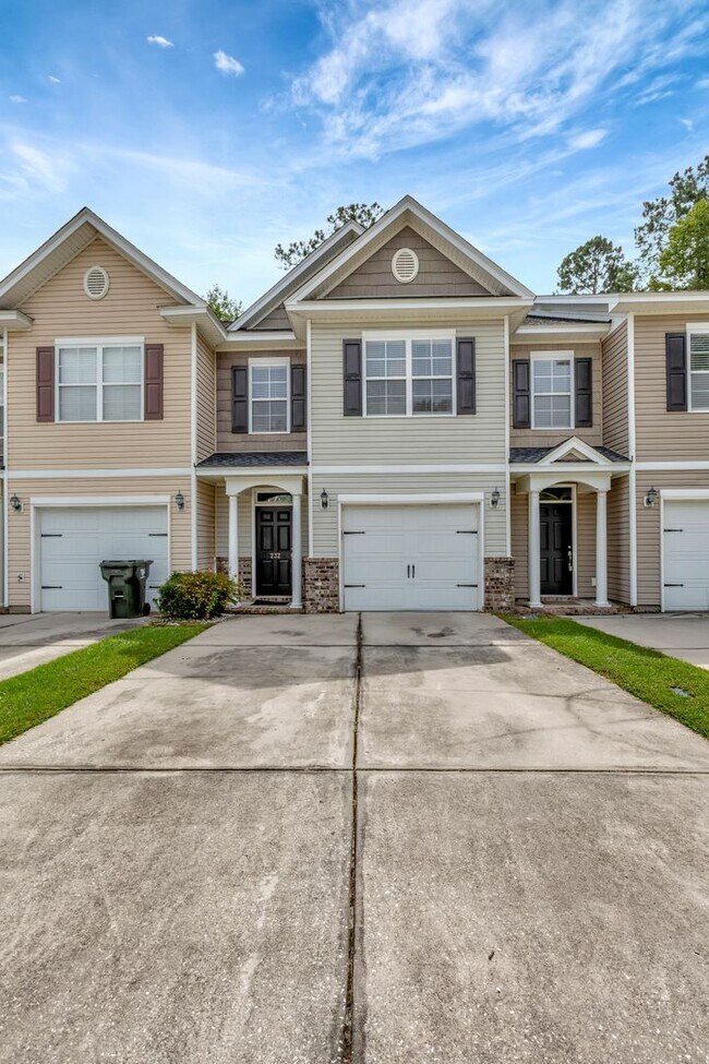 Foto del edificio - Beautiful town home in Summerville