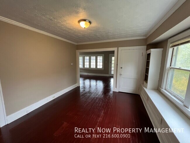 Building Photo - 3346 Desota Ave