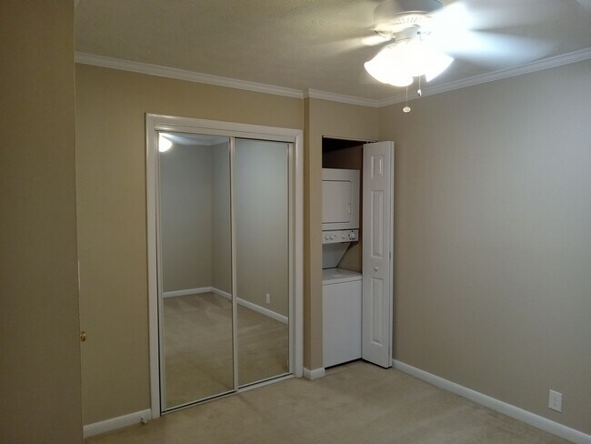 Bedroom 2 with washer/dryer - 1301 Beck Ave