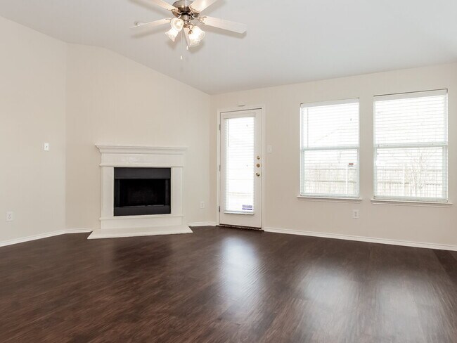 Foto del edificio - 6229 Chalk Hollow Dr