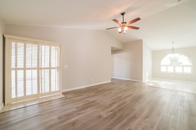 Building Photo - 15345 W Lea Ln