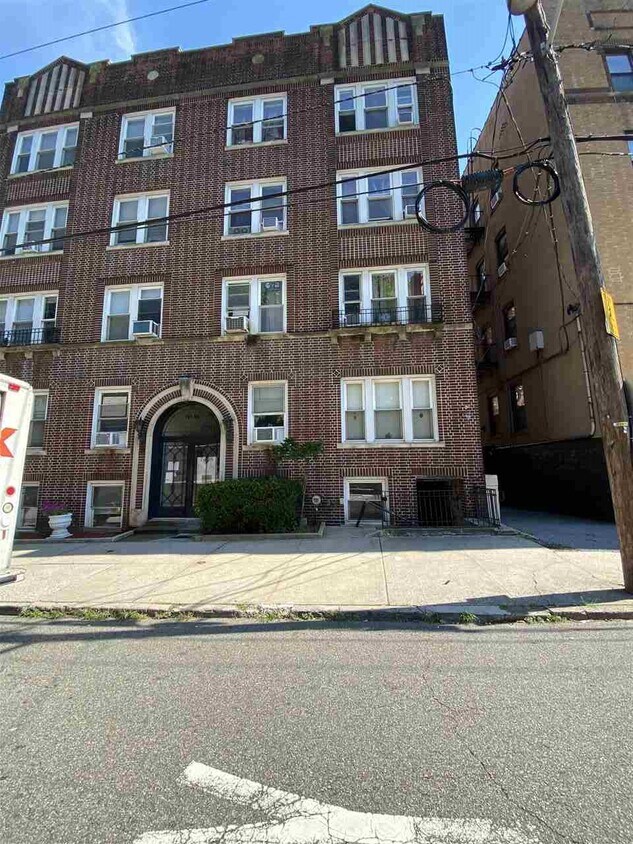 Primary Photo - 157-159 W 48th St