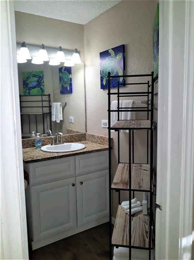 Full Bathroom - 14721 Whitecap Blvd