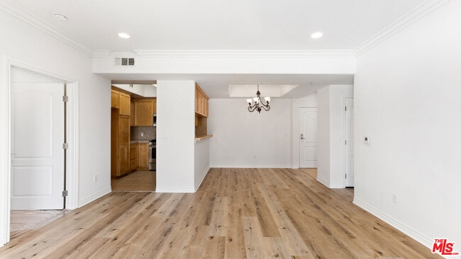 Foto del edificio - 3328 Oakhurst Ave