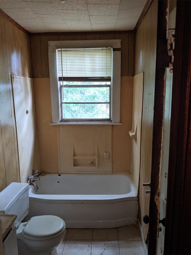 Foto del edificio - 2348 Iroquois St