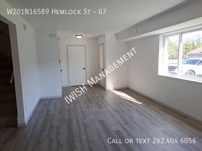 Foto del edificio - W201N16589 Hemlock St