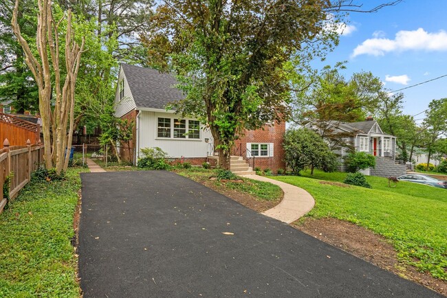Building Photo - 3 Bed 3 Bath - Silver Spring Split Level -...
