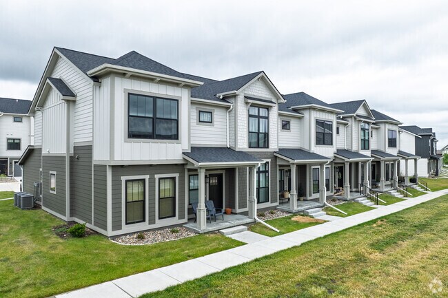 Exterior alternativo - 2727-2747 SW 24th Ln